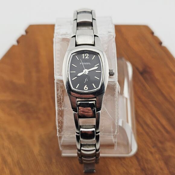 Fossil Women's Silver Tone Black Rectangle Dial Watch Link Band ES-9631 Everyday - Picture 1 of 7